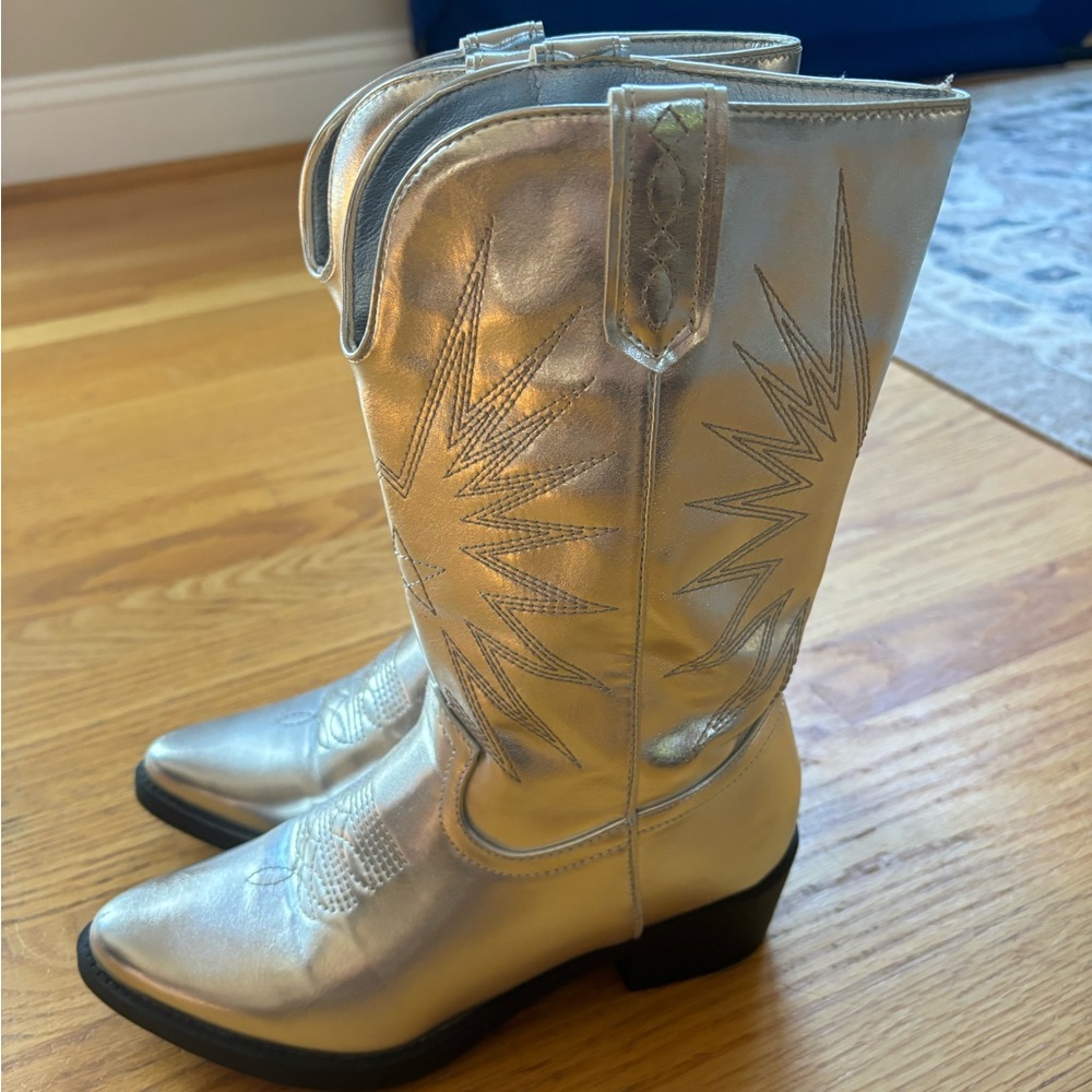 Liliana silver cowgirl boots| worn once to eras tour!!